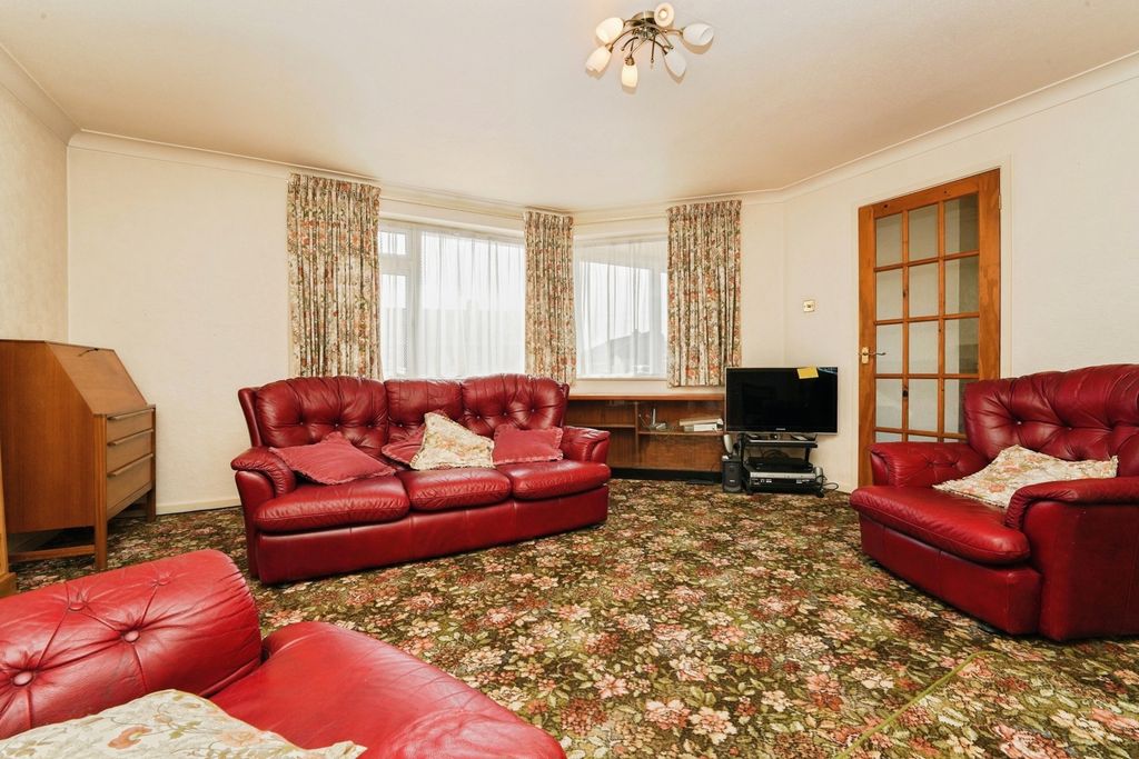 Property photo 3 of 17 Photo