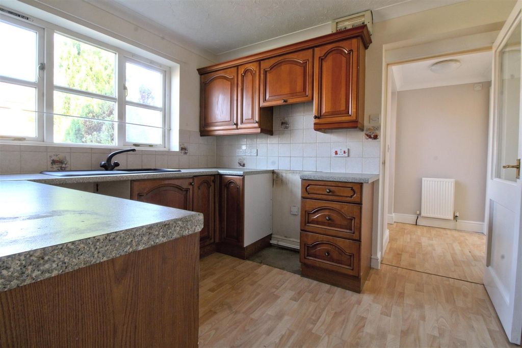 Property photo 3 of 24 Kitchen