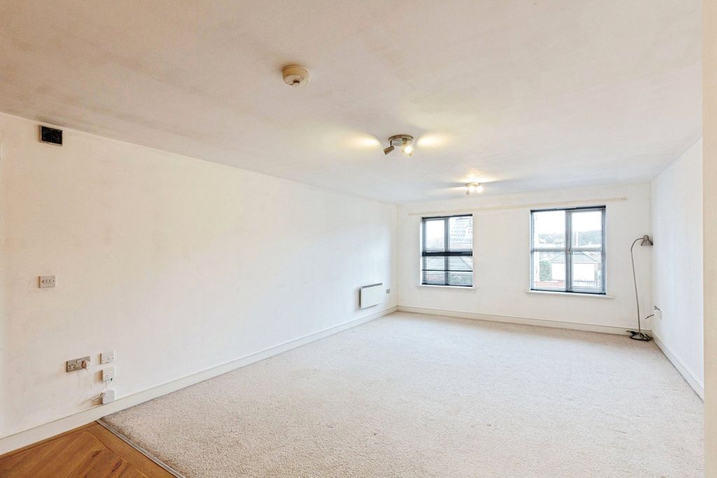 Property photo 2 of 15 Picture No. 34