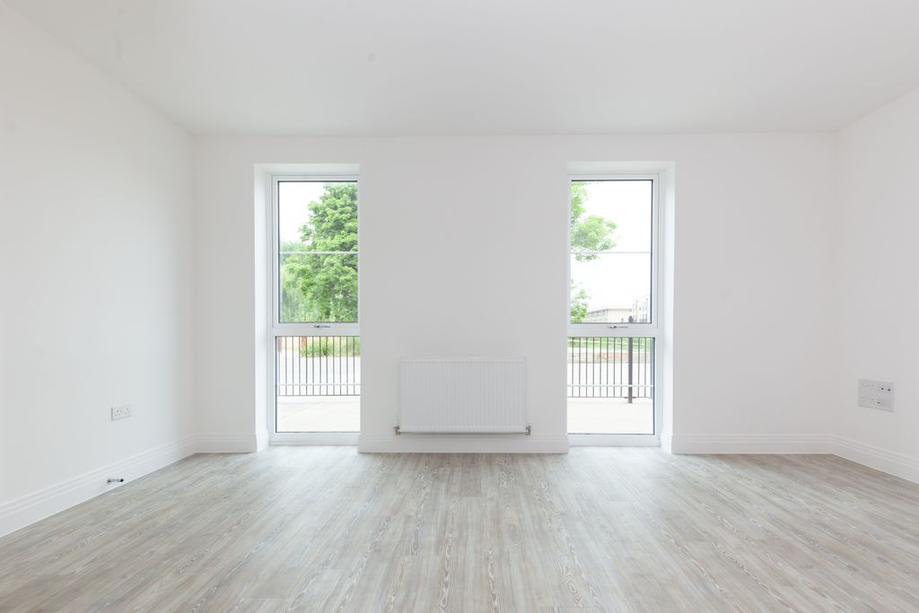 Property photo 3 of 10 Living Room