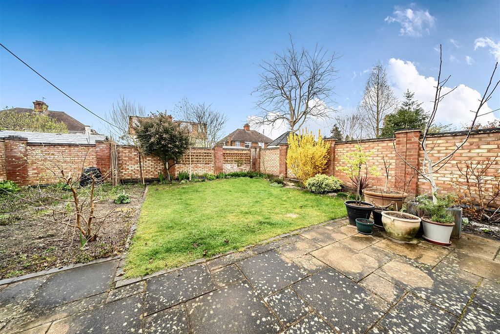 Property photo 3 of 19 Garden H.Jpg