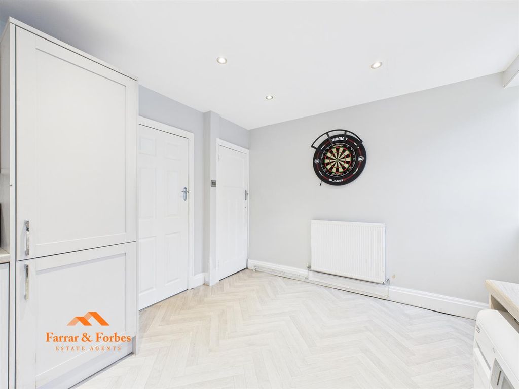 Property photo 3 of 16 Cam03956G0-Pr0159-Still012.Jpg