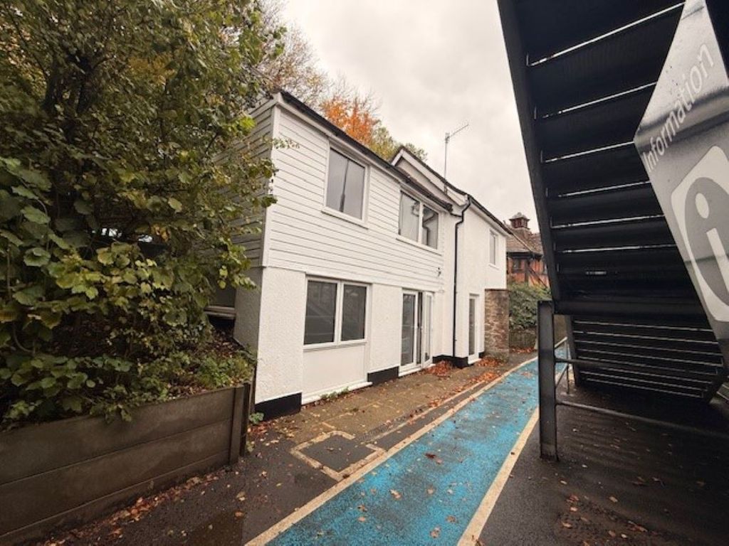 Property photo 2 of 6 The Front Of An Arch.