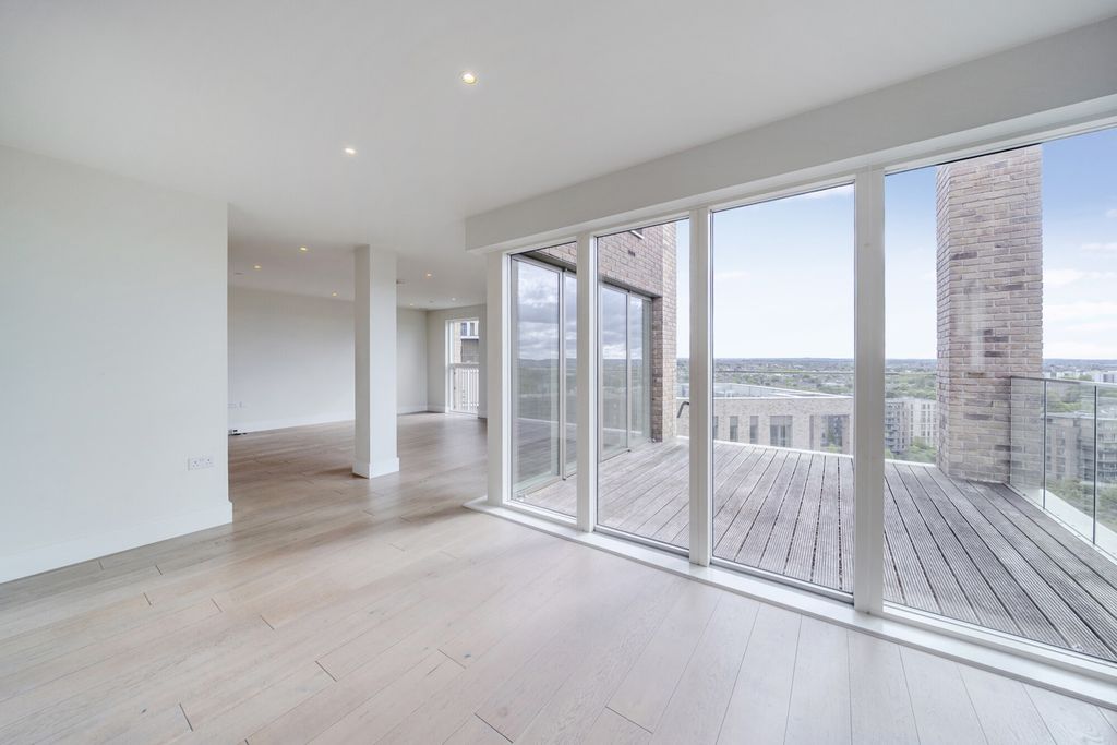 Property photo 2 of 19 1516000-18-1A067E...