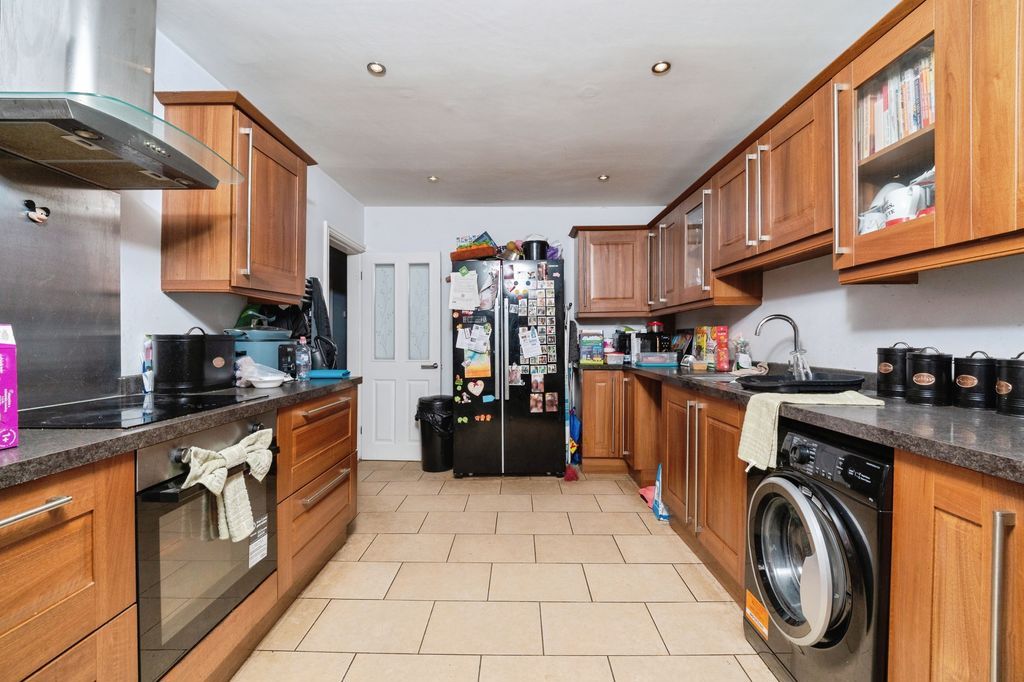 Property photo 3 of 14 Kitchen Pic 2