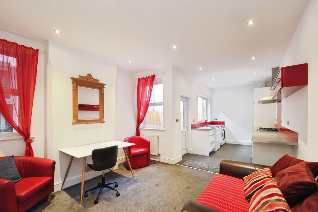 Property photo 2 of 18 Photo