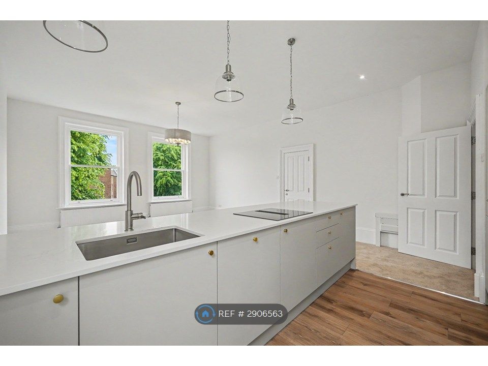Property photo 3 of 10 Kitchen