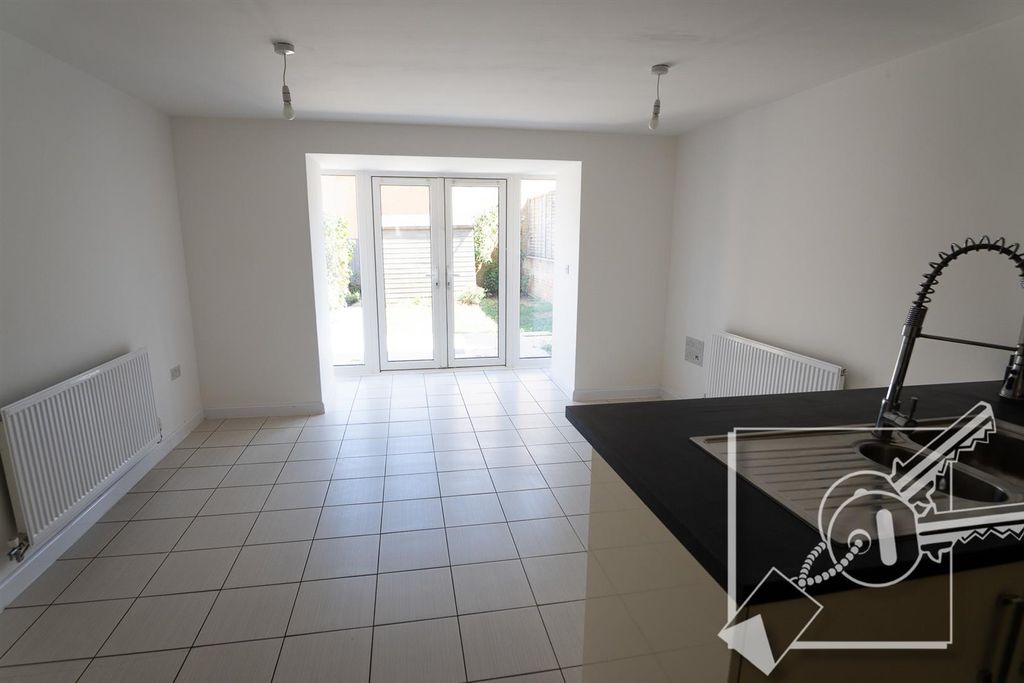 Property photo 3 of 22 Dining Area