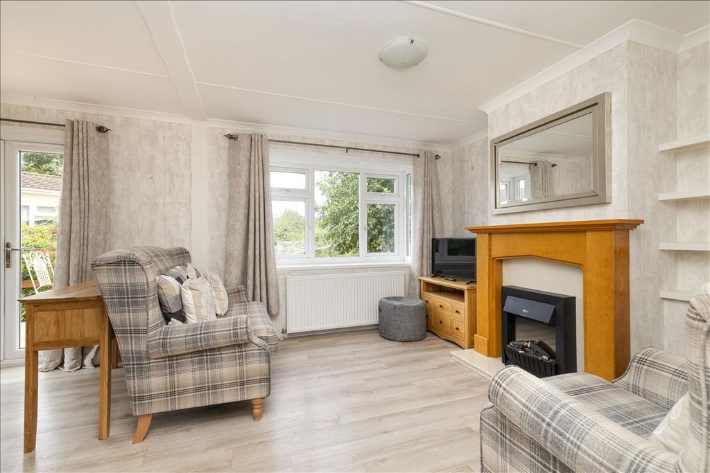 Property photo 2 of 27