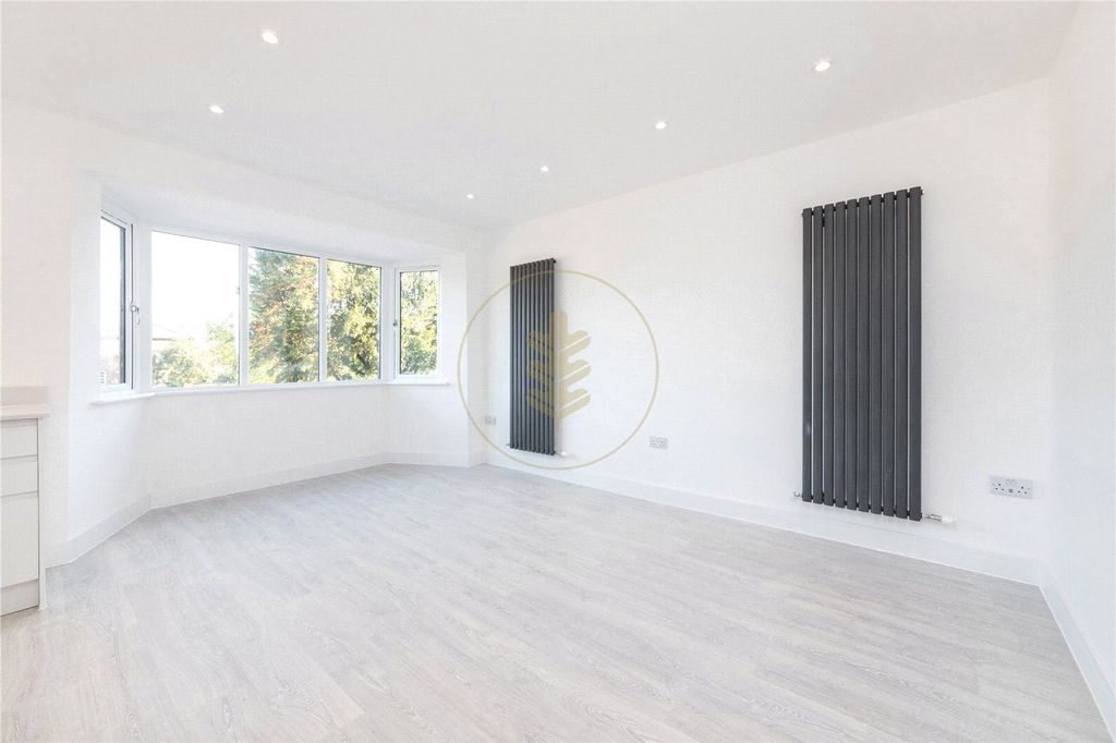 Property photo 2 of 13 Picture No. 11