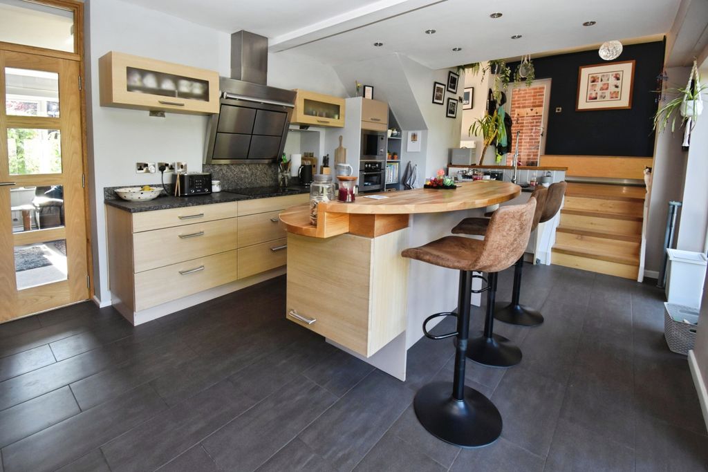 Property photo 3 of 23 Kitchen Breakfast Room
