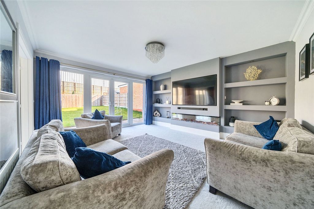 Property photo 3 of 20 Lounge