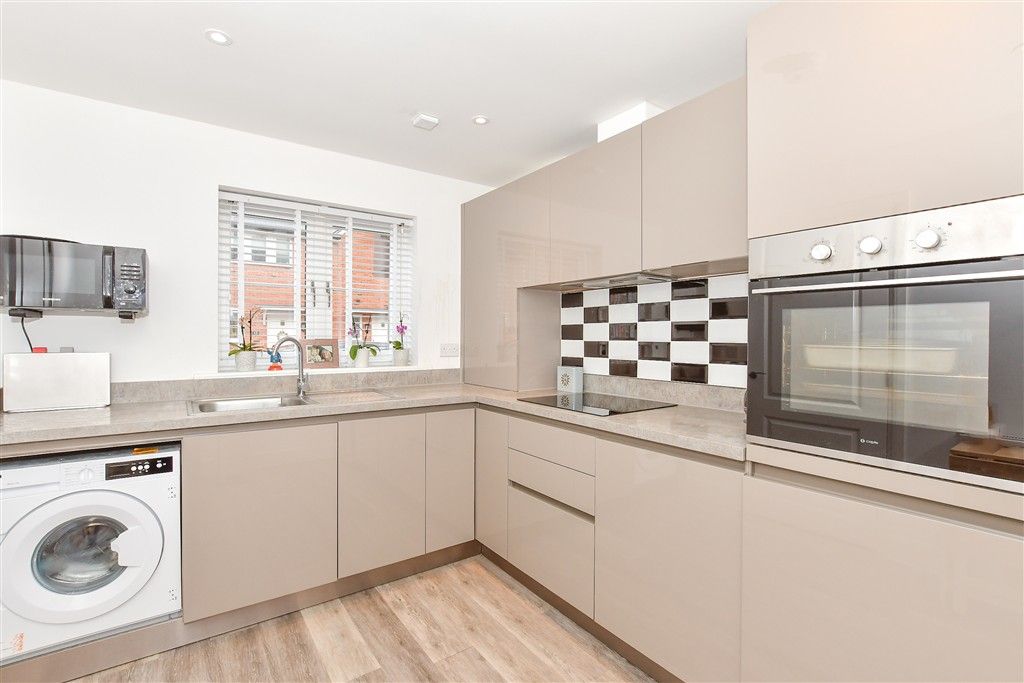 Property photo 2 of 11 Kitchen