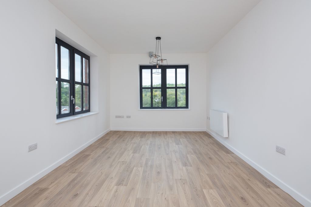 Property photo 2 of 28