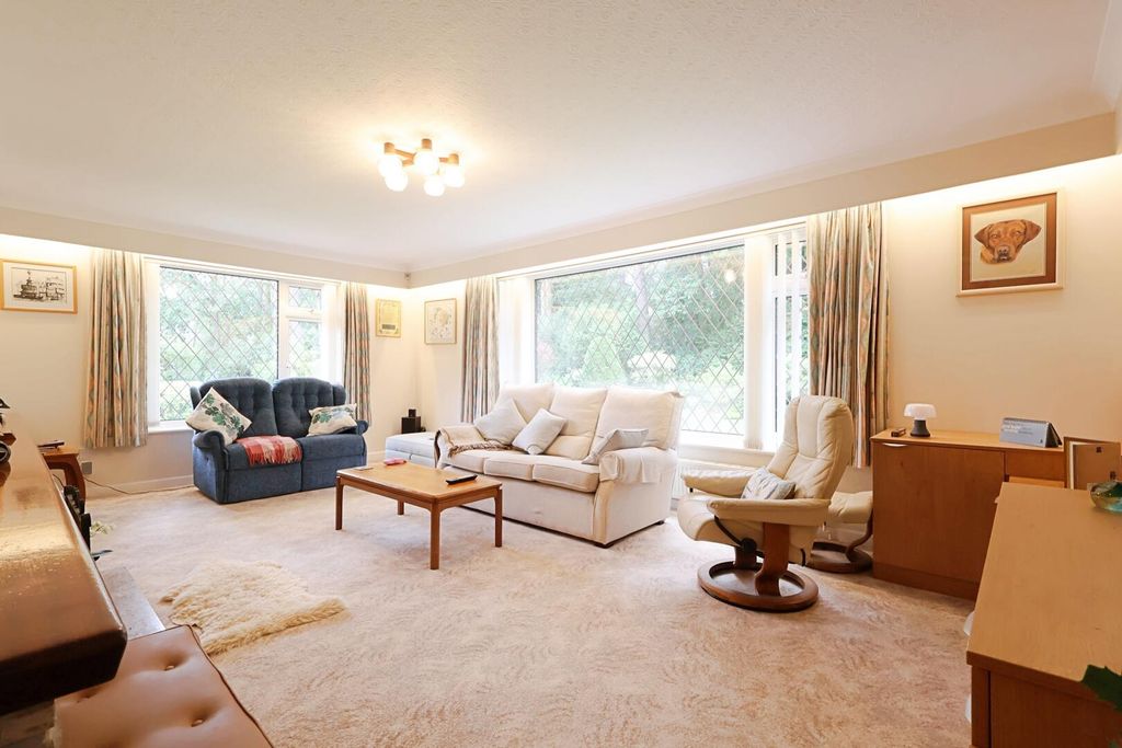 Property photo 3 of 19 Sitting Room