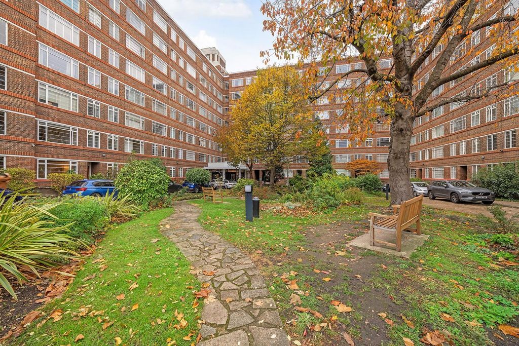 Property photo 3 of 12 Communal Garden.Jpg