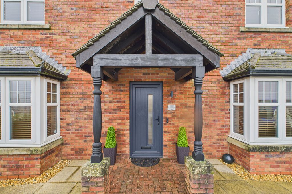 Property photo 2 of 32