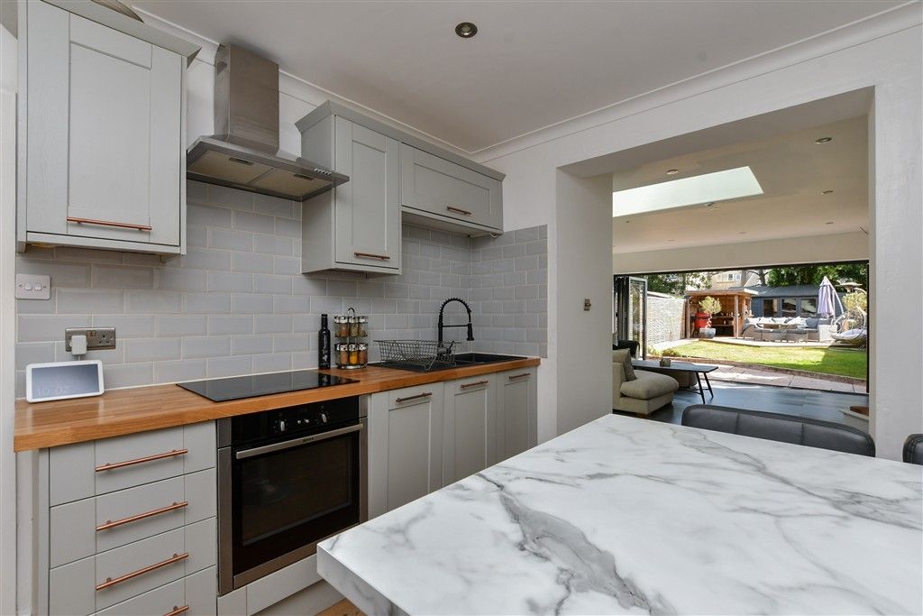 Property photo 2 of 20 Kitchen