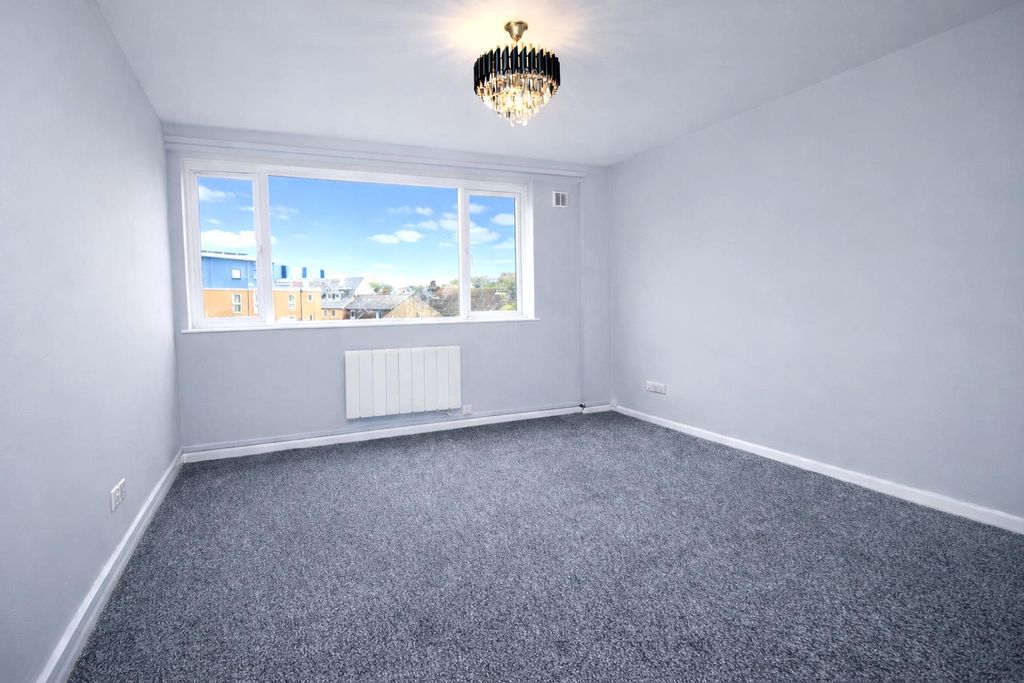 Property photo 3 of 9 Lounge/Diner