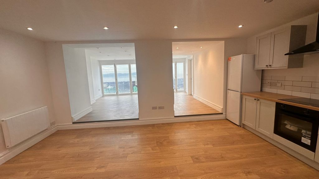 Property photo 3 of 8 Living Room/Kitchen (2)