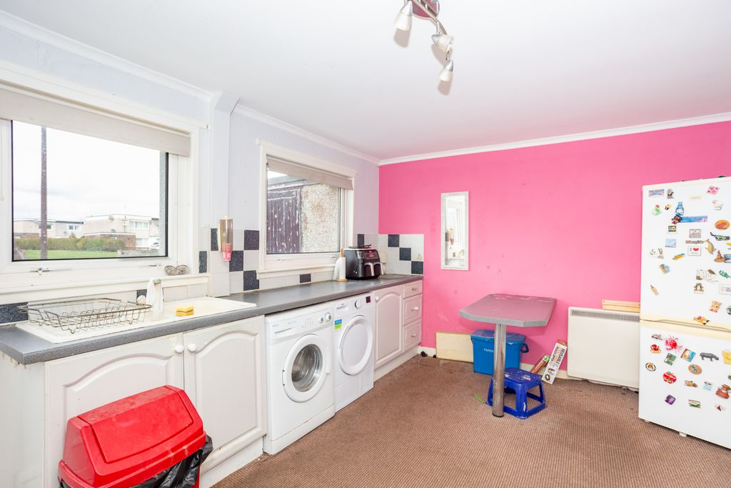 Property photo 3 of 16 Kitchen