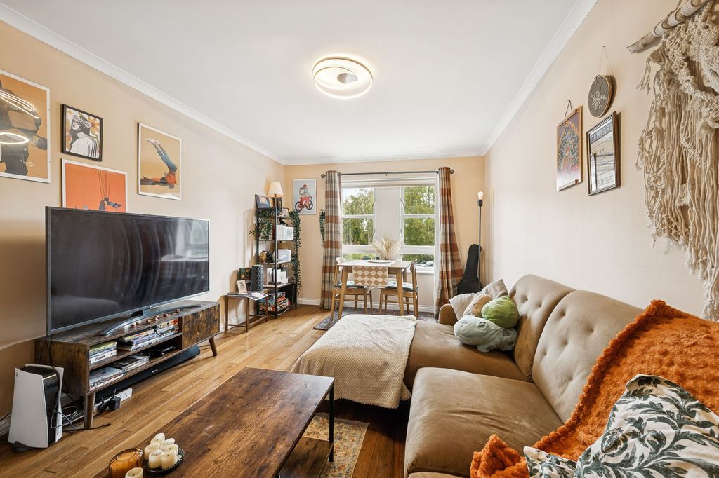 Property photo 2 of 25