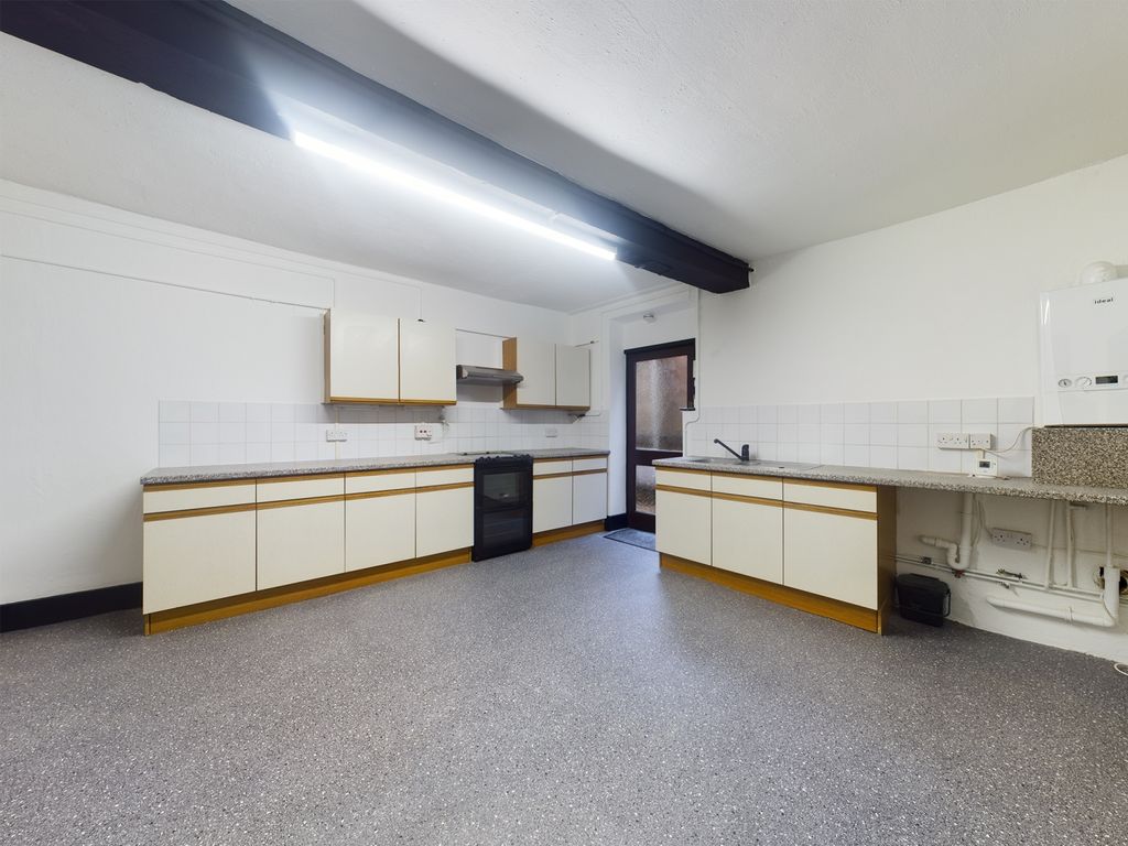 Property photo 3 of 9 Cam00585P1-Pr0176-Still01