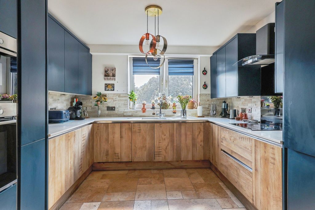 Property photo 1 of 19 Pbox-Img.Jpg