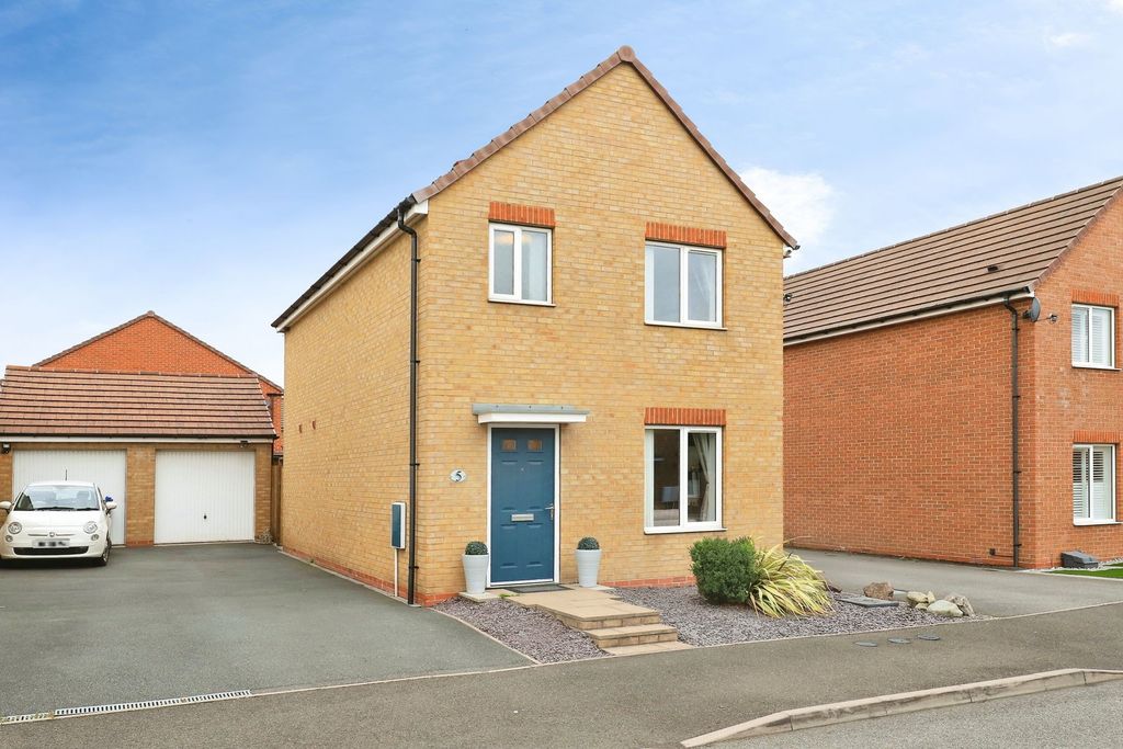 Property photo 1 of 36