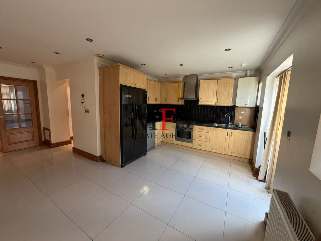 Property photo 3 of 18 Photo 3