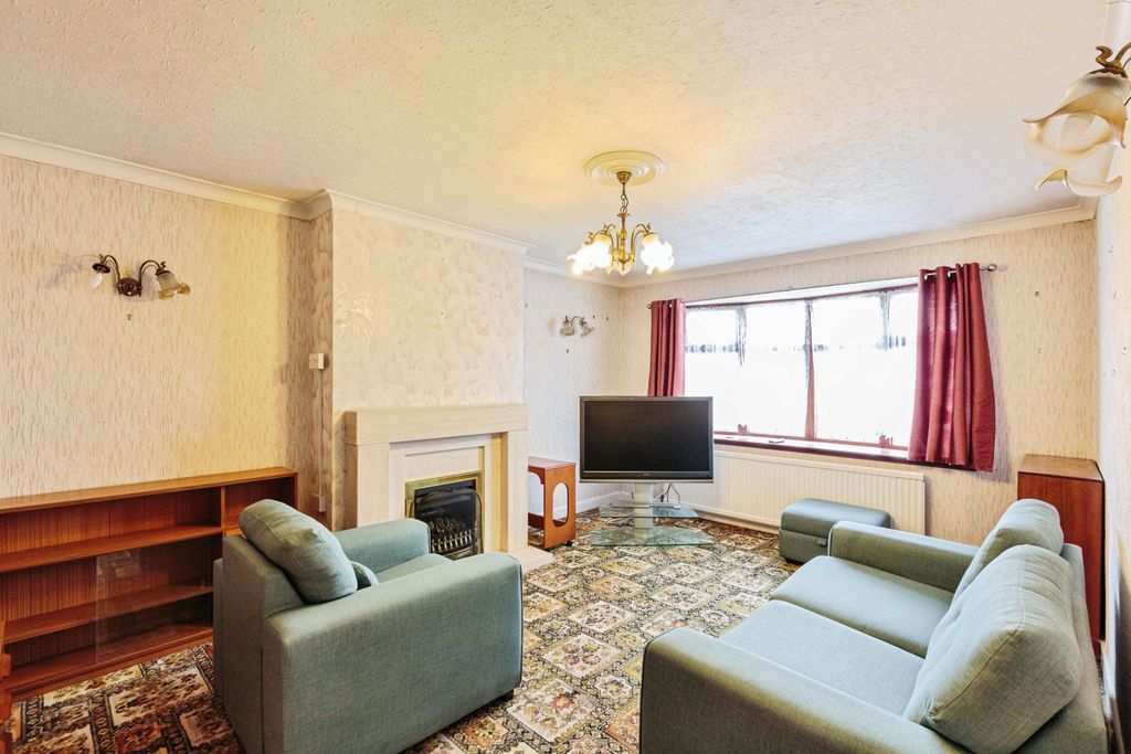 Property photo 2 of 11