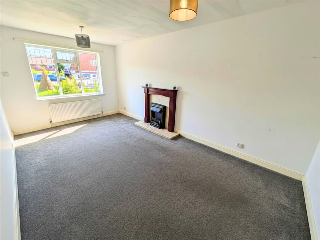 Property photo 2 of 9 Hill View - Lounge.Jpg
