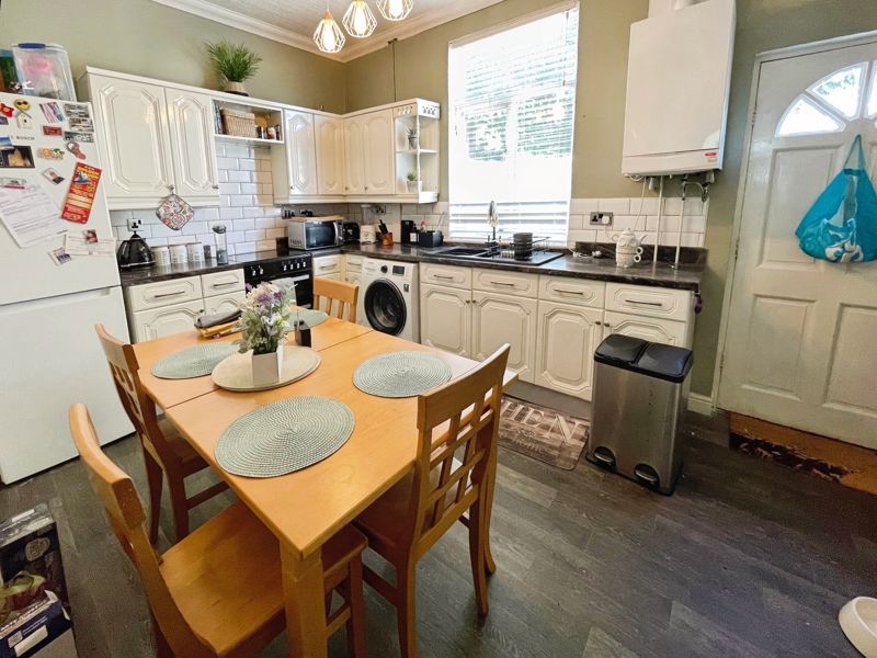 Property photo 3 of 14 Kitchen