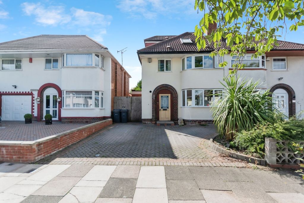 Property photo 1 of 17 Front