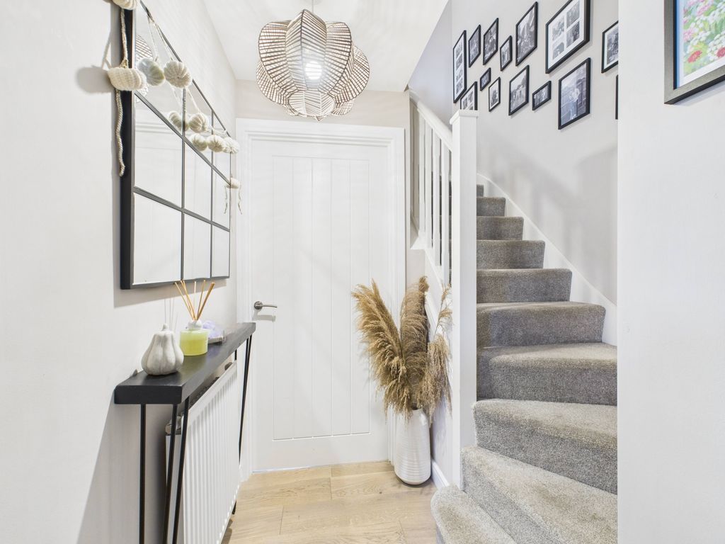 Property photo 3 of 16 Cam03293G0-Pr0247-Still007