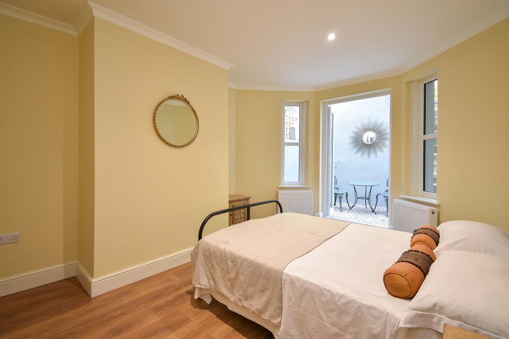 Property photo 2 of 15 Bedroom