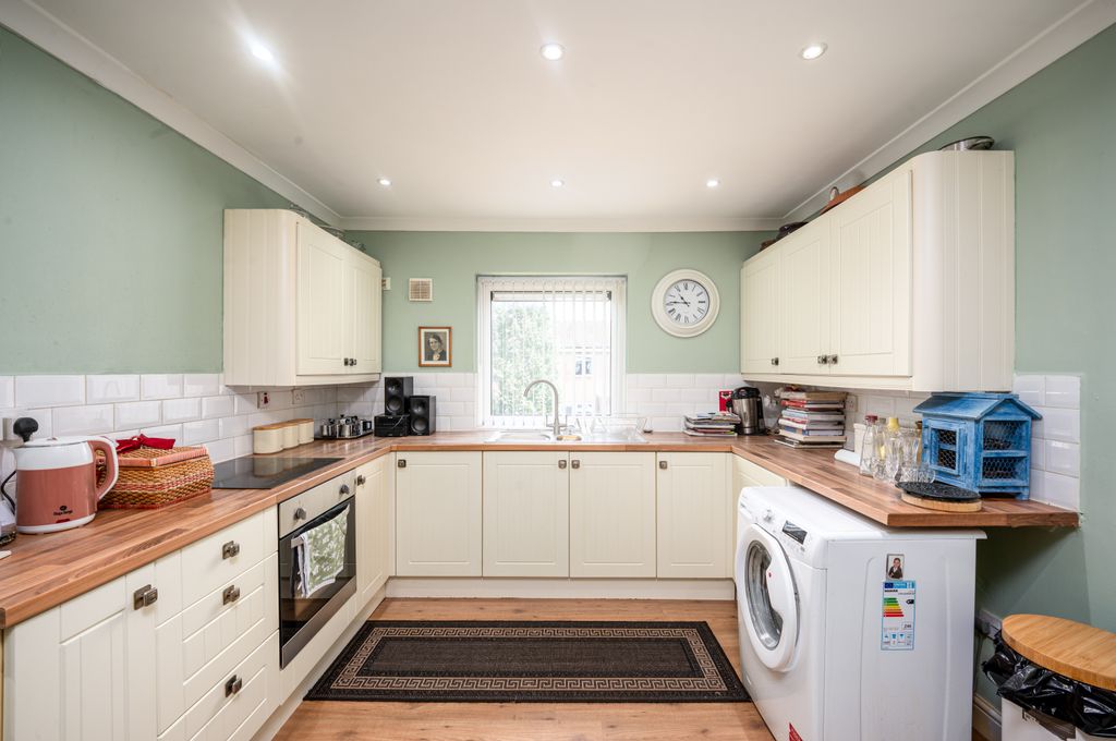 Property photo 2 of 15 11