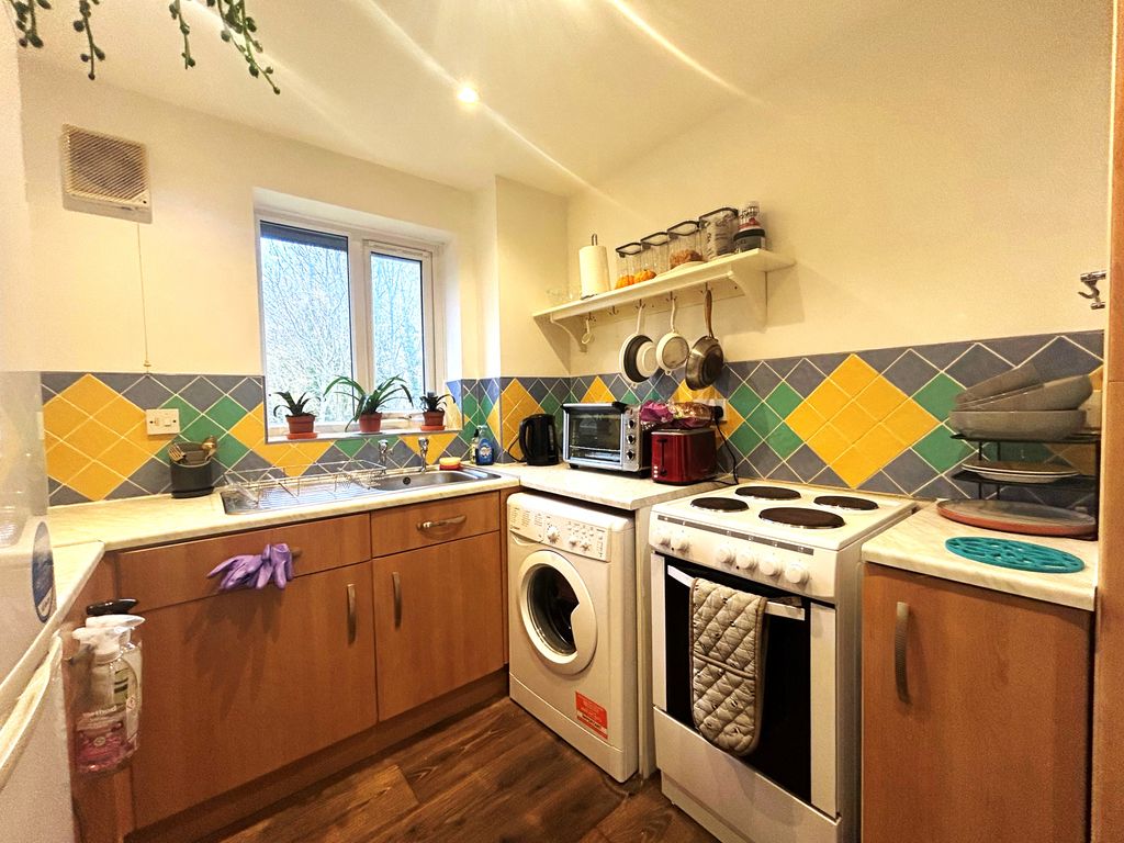 Property photo 1 of 6 Kitchen