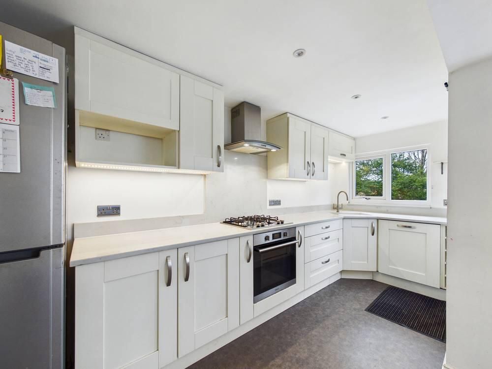 Property photo 3 of 17 Kitchen