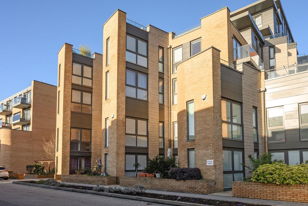 Property photo 3 of 17 Front (Exterior)