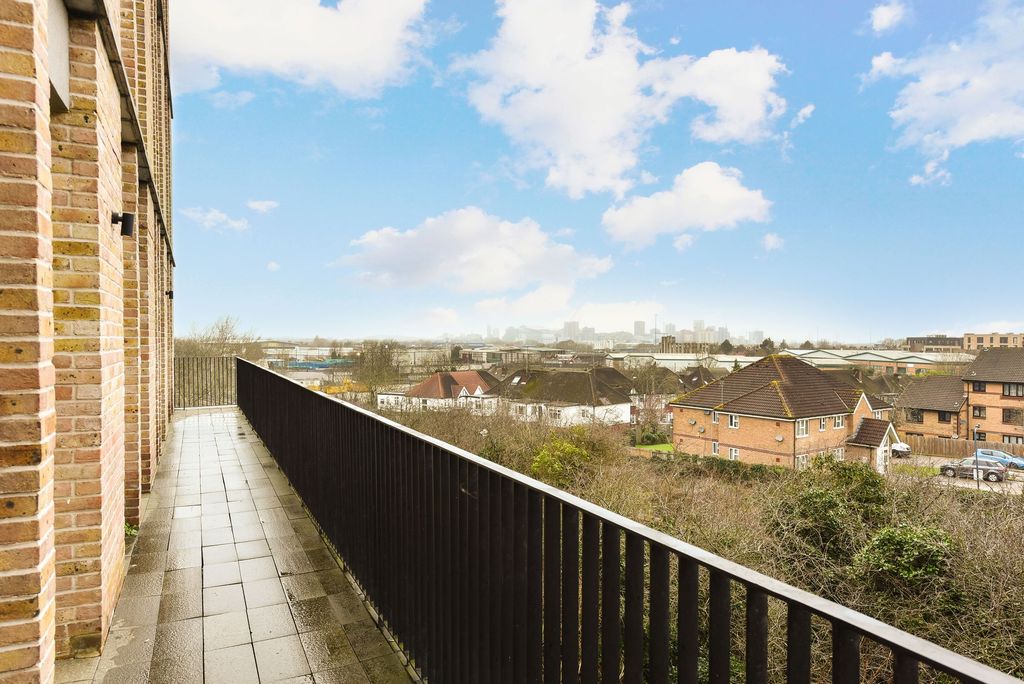 Property photo 3 of 6