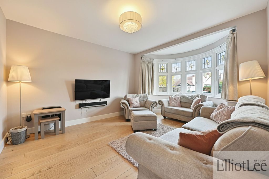 Property photo 2 of 18