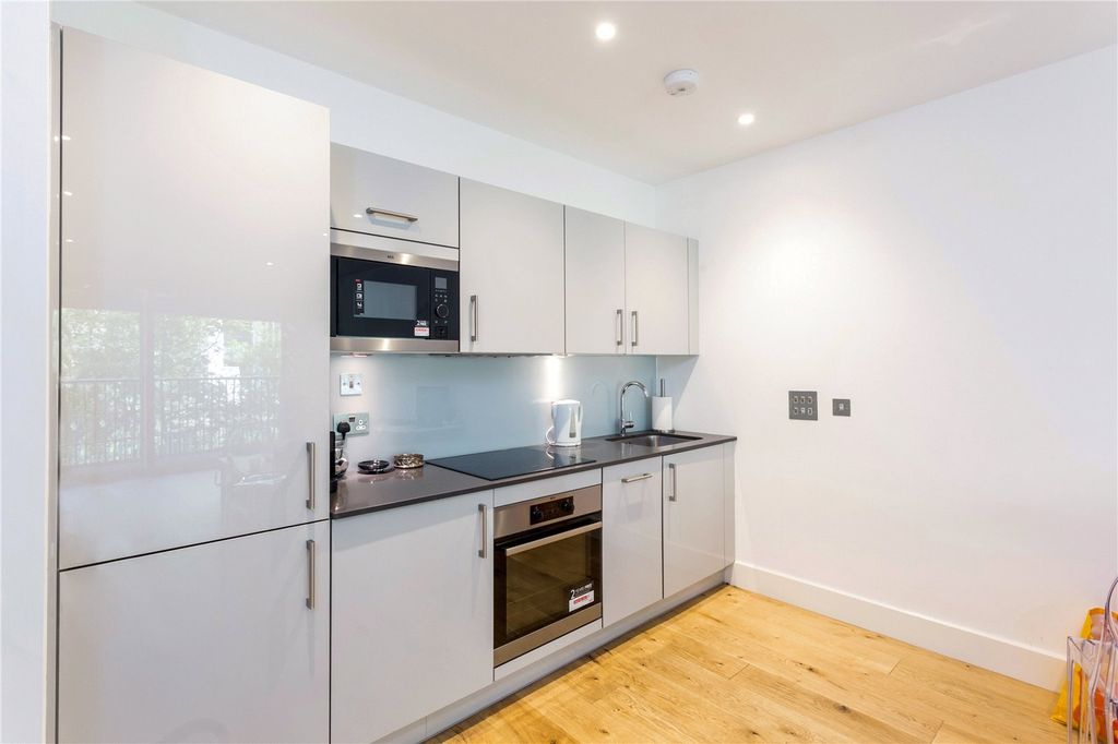 Property photo 3 of 9 Kitchen