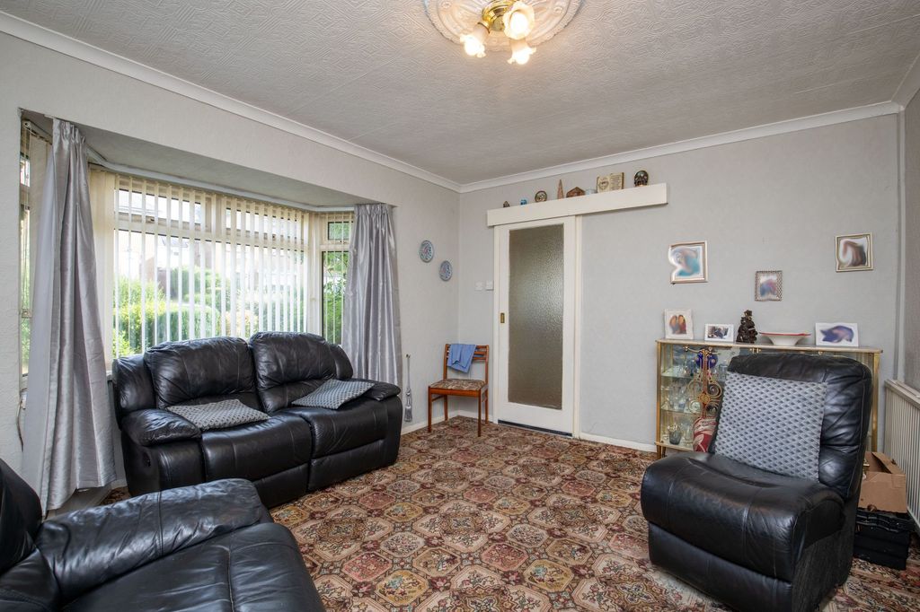 Property photo 2 of 27