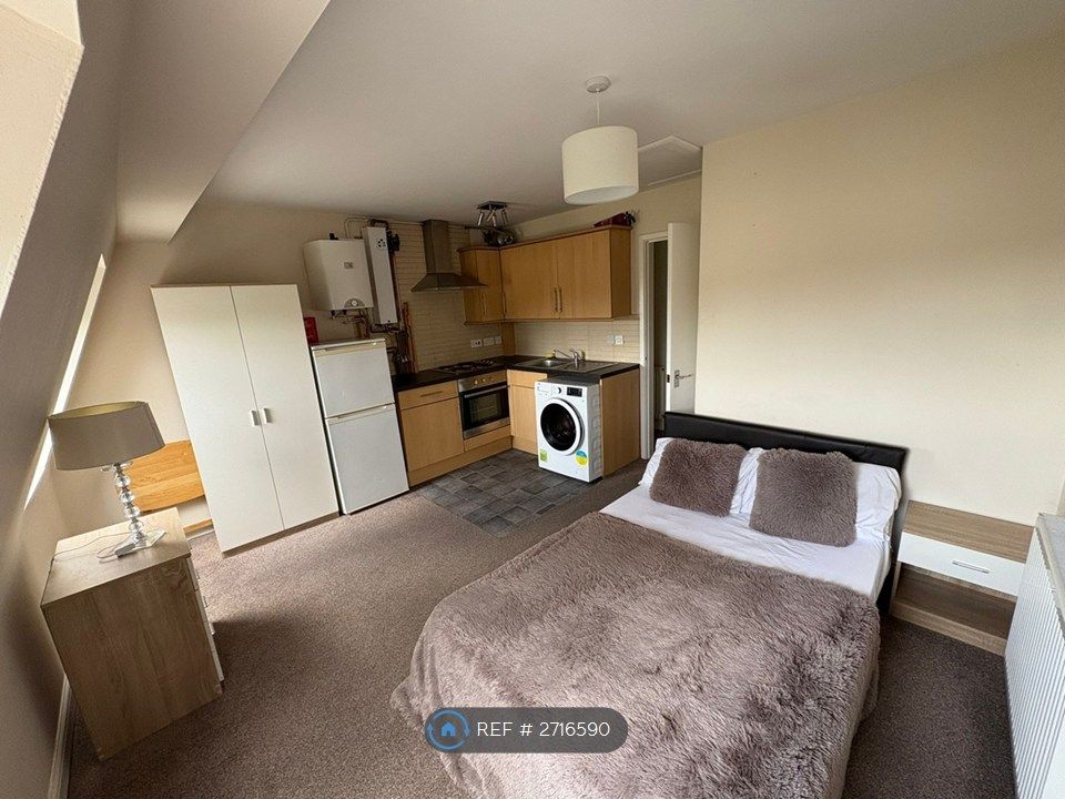 Property photo 1 of 5 Studio Flat