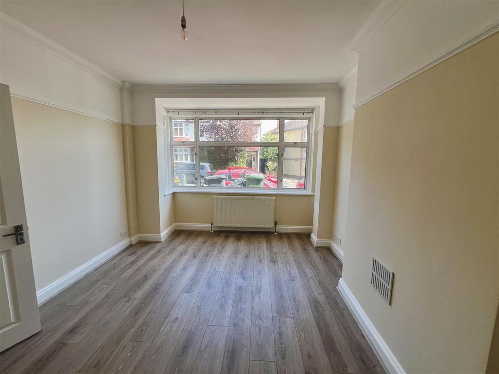 Property photo 2 of 10 Living Room