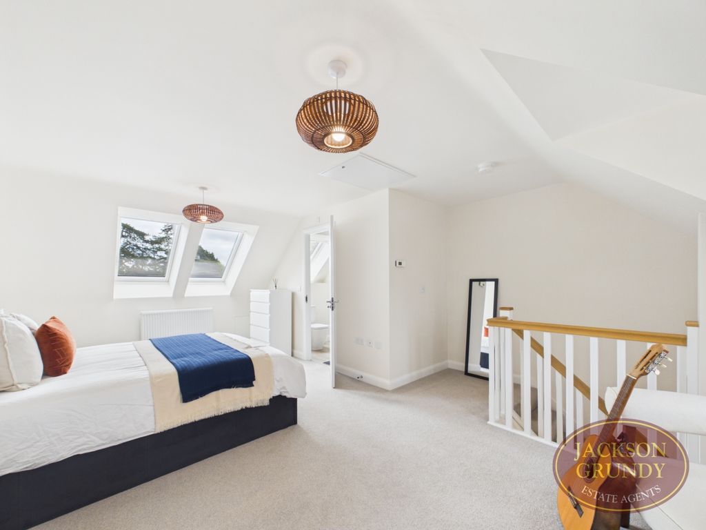 Property photo 3 of 22 Ouiston Way