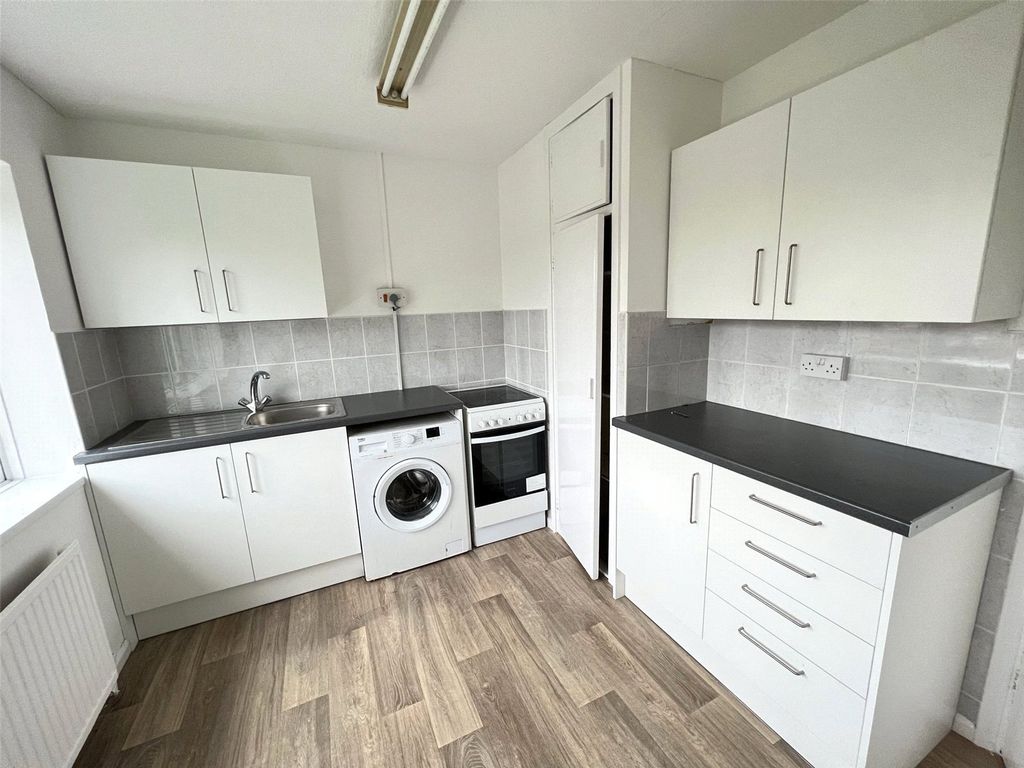 Property photo 2 of 9 Picture No. 11