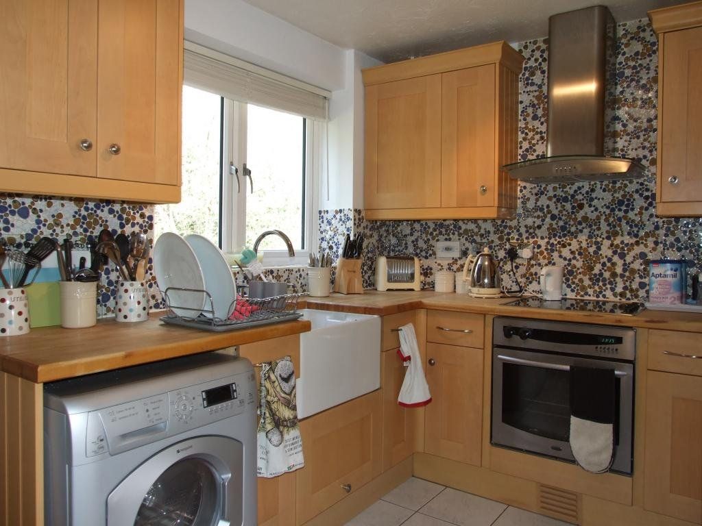 Property photo 2 of 7 Kitchen