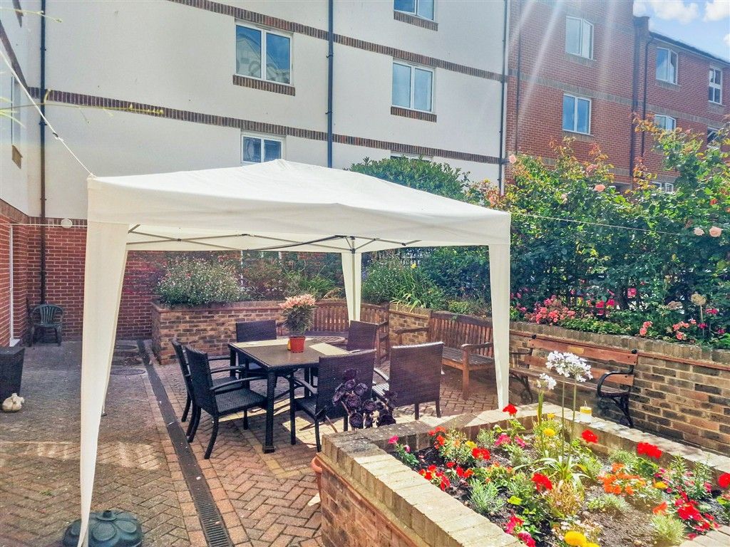 Property photo 2 of 7 Communal Garden